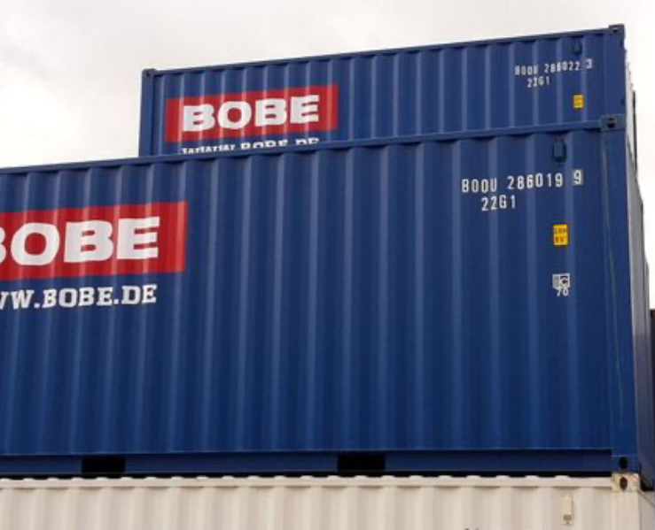 Blaue Container gestapelt