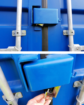 Detailaufnahme einer Lock-Box mit ABUS-Sicherheitsschloss an einer blauen Containertür