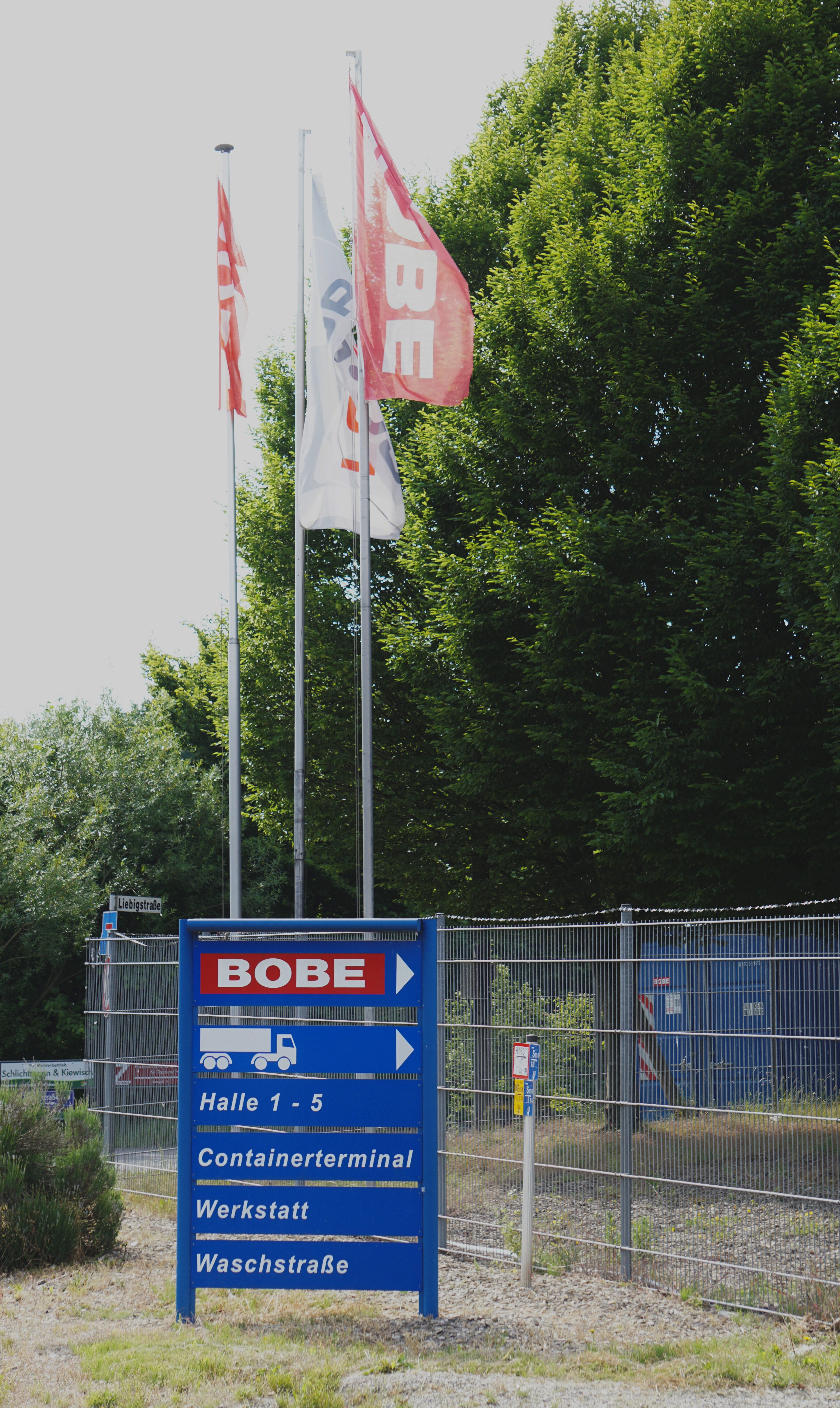 Wegweiserschild Firmengelände BOBE